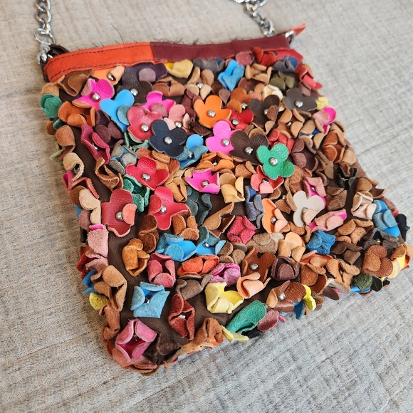 Vintage Leather Shoulder purse with riveted studded flower Hobo Hippie design - Picture 2 of 13